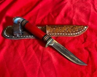 Vintage Western Boulder Red Delrin 7" Fixed Blade Fish/Bird Knife w/case	Knife total length 7 in blade length 3in.	
