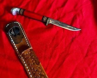 Vintage Western Boulder Red Delrin 7" Fixed Blade Fish/Bird Knife w/case	Knife total length 7 in blade length 3in.	
