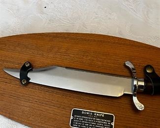vintage knife,Carvel Hall bowie,Authentic Reproduction of James Bowie	Knife total length 14.25in. blade length 9.5in.	
