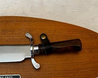 vintage knife,Carvel Hall bowie,Authentic Reproduction of James Bowie	Knife total length 14.25in. blade length 9.5in.	

