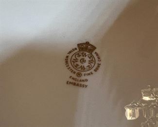 Royal Worcester Embassy Ruby & Gold large Oval Platter	Length 15.5 width 13in	
