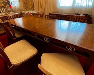 Baker furniture dining room table w leaf & 8 chairs	Without leaf: 28.5 x 42 x 66 with leaf: 28.5 x 42 x  84 chairs 31.25 x 20 x 18.5 seating height 18in	HxWxD
