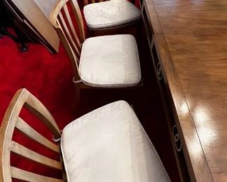 Baker furniture dining room table w leaf & 8 chairs	Without leaf: 28.5 x 42 x 66 with leaf: 28.5 x 42 x  84 chairs 31.25 x 20 x 18.5 seating height 18in	HxWxD
