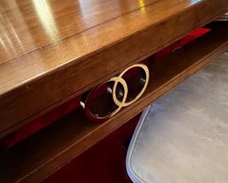 Baker furniture dining room table w leaf & 8 chairs	Without leaf: 28.5 x 42 x 66 with leaf: 28.5 x 42 x  84 chairs 31.25 x 20 x 18.5 seating height 18in	HxWxD
