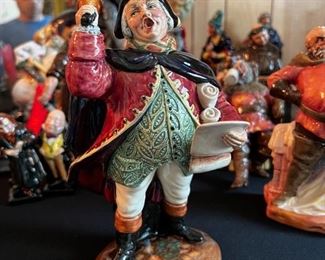 Vintage ROYAL DOULTON ENGLAND 1952 TOWN CRIER HN 2119	8.5” x 4.25” x 4.25”.	HxWxD
