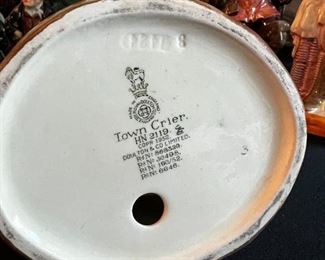 Vintage ROYAL DOULTON ENGLAND 1952 TOWN CRIER HN 2119	8.5” x 4.25” x 4.25”.	HxWxD
