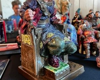 Rare Old royal doulton the old king 2134	10.75 x 5.7,5 x 5.75.	HxWxD
