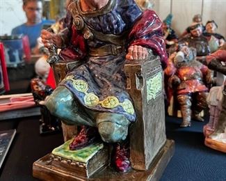 Rare Old royal doulton the old king 2134	10.75 x 5.7,5 x 5.75.	HxWxD
