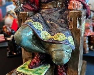 Rare Old royal doulton the old king 2134	10.75 x 5.7,5 x 5.75.	HxWxD
