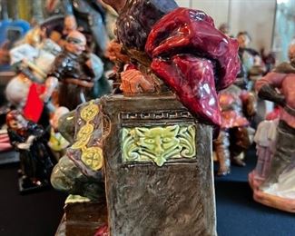 Rare Old royal doulton the old king 2134	10.75 x 5.7,5 x 5.75.	HxWxD
