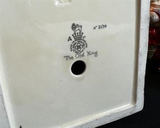 Rare Old royal doulton the old king 2134	10.75 x 5.7,5 x 5.75.	HxWxD
