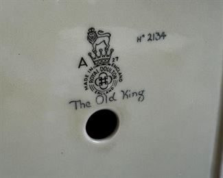 Rare Old royal doulton the old king 2134	10.75 x 5.7,5 x 5.75.	HxWxD
