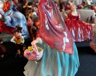 RARE OLD VINTAGE ROYAL DOULTON Figurine LADY CHARMIAN - HN1948 Made in England - STAMPED	8.5” x 6” x 4.5”.	HxWxD
