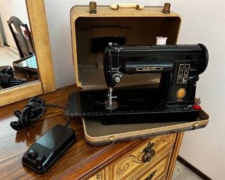 Singer 301 A sewing machine with case & pedal & accessories	11.5 x 19 x 7.	HxWxD
