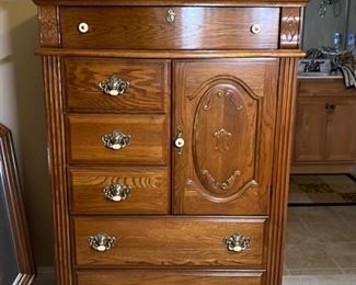 Vintage Oak "Man's Chest" Vaughan Furniture Co.