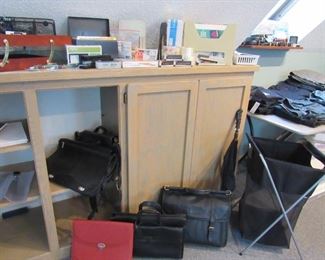 Portfolios, leather bags and briefcases