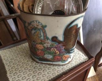 Decorative trash can