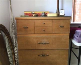Mid Century  dresser - vintage lamp