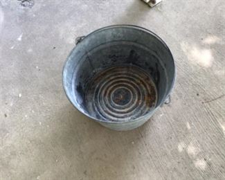 Tin bucket