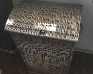  Front porch area (enclosed) - large wicker container with lid