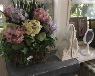 Front porch area (enclosed) - miscellaneous 