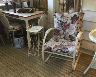 Front porch area (enclosed) 