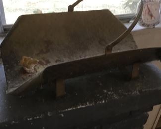 Front porch area (enclosed) - miscellaneous 