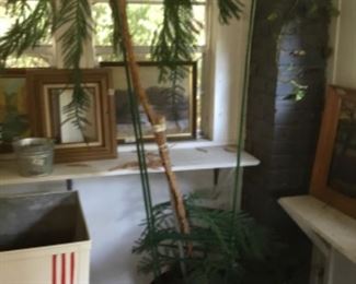 Front porch area (enclosed) - miscellaneous 