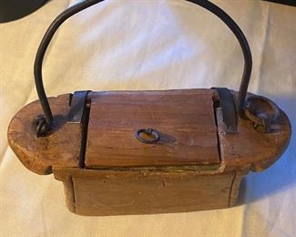 Primitive box with handle