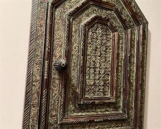 Wall cabinet that opens to mirror