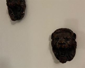 Wall lion accessories
