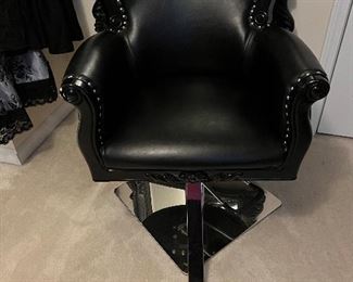 Gorgeous nearly new saloon chair