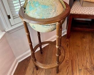 Standing globe 