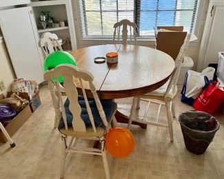 Cute table and 4 chairs 