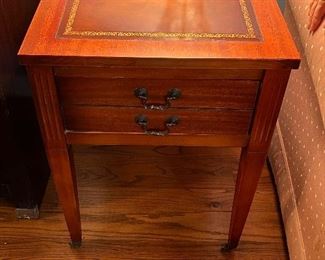 Nice pair of end tables 