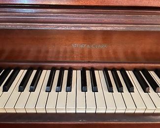 Story & Clark piano