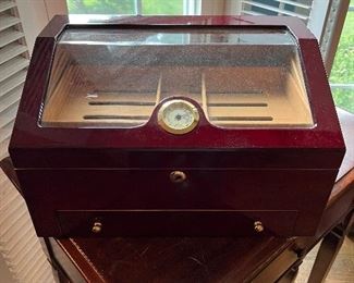 Cigar humidor 