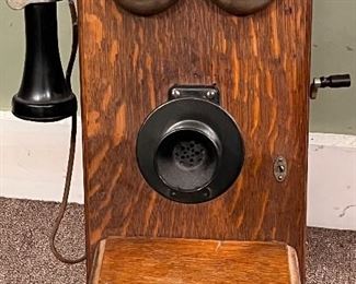 ANTIQUE OAK CRANK TELEPHONE 