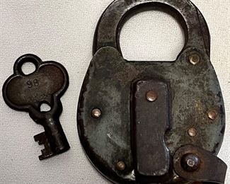 N.Y.C.R.R. - NEW YORK CENTRAL RAILROAD LOCK WITH KEY 