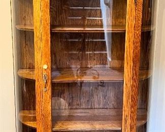 VICTORIAN OAK BOWFRONT CHINA CABINET W/ CARVED BEVELED MIRROR TOP, CARVED ANIMAL PAW FEET 