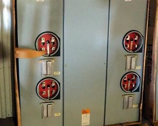 Siemens I-T-E Unipak Metering Multi Family Meter Socket Panel, Single Phase Three Wire 400 Amp, Model