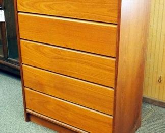 Five Drawer Chest Of Drawers, 45" x 33.5" x 18"