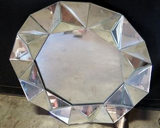 Diamond Lighting Round Beveled Glass Wall Mirror, 32" Diameter