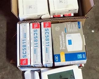 Simple Comfort 2 Stage Thermostats, Model SC5811, Qty 9, And Best Tech Thermostats, Qty 3
