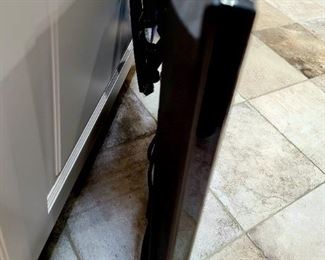 SAMSUNG 40" HDTV with wall mount $115 or bid #14