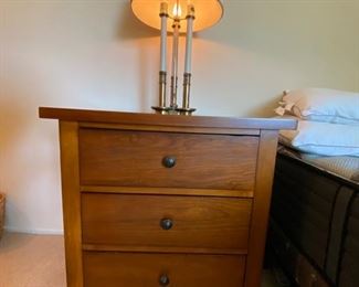 Side Dresser