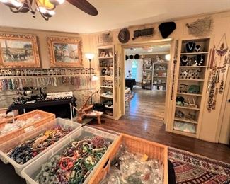 There are thousands of pieces of jewelry in this amazing sale!