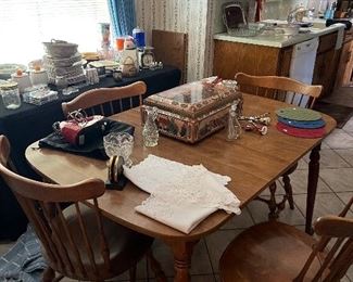 Ethen Allen kitchen with 2 leaves