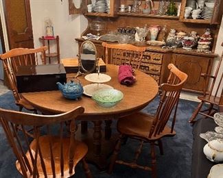 Ethen Allen dining set with 2 leaves as well