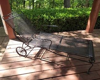 Wr iron lounger